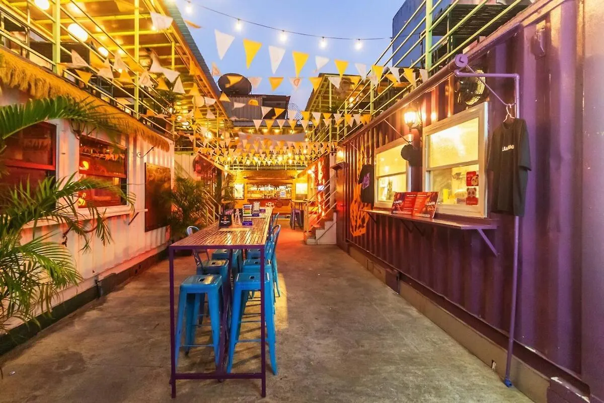 Stylish Hip Studio In The Heart Of Poblacion, Manila Apartment